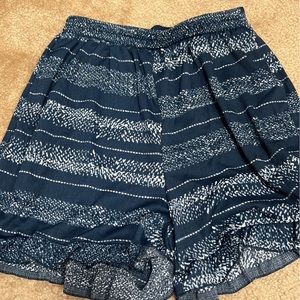 Lularoe Jude ruffle hem short boho collection Brand new with tags size Small